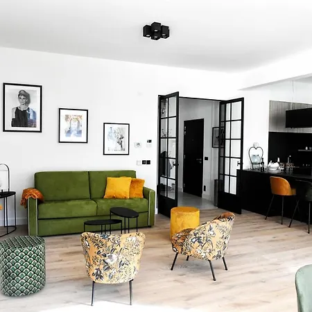 Apartment Women Of The World - *