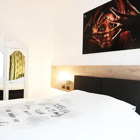 Women Of The World - Apartment Antwerp